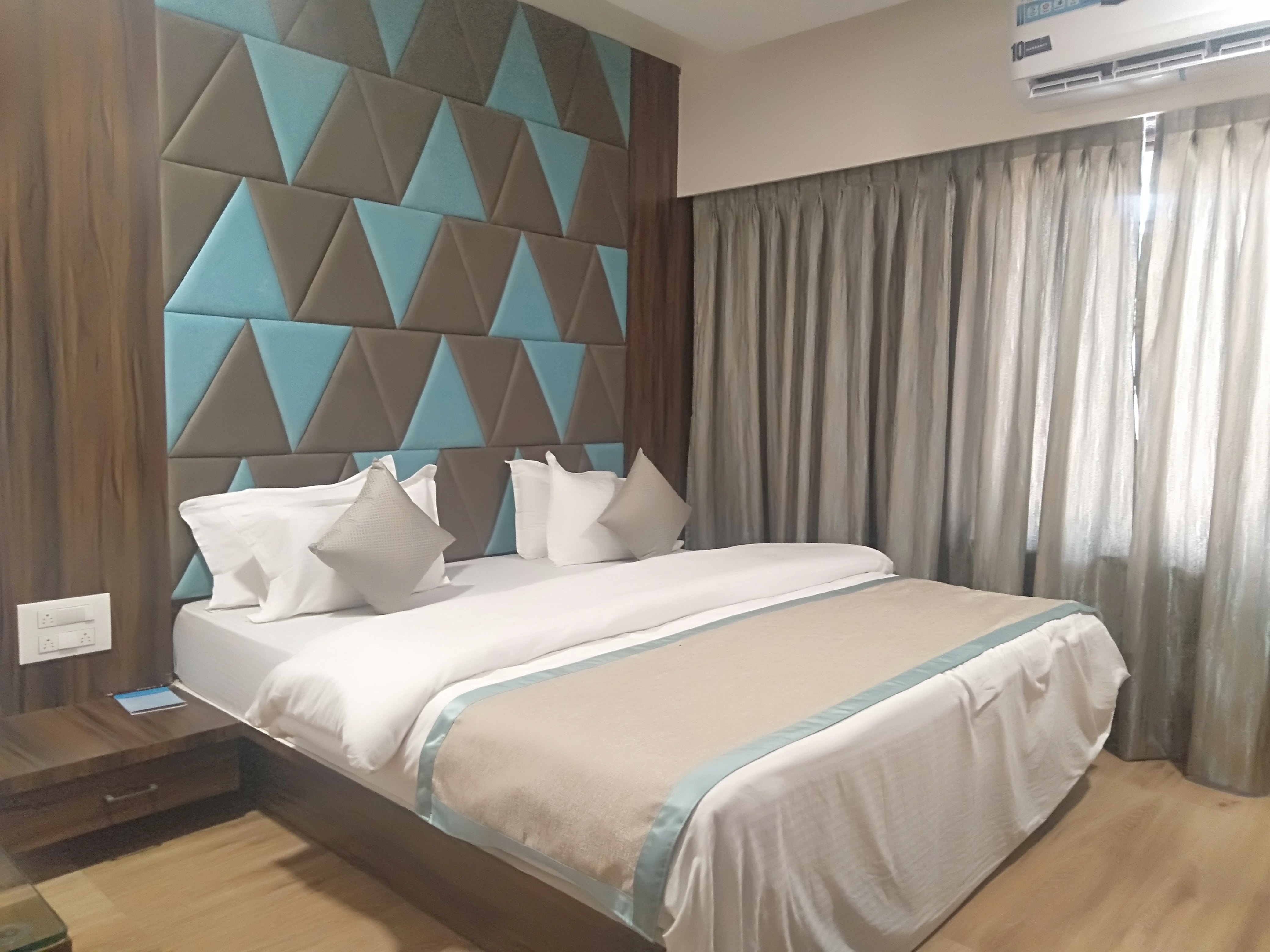 Deluxe Ac Room